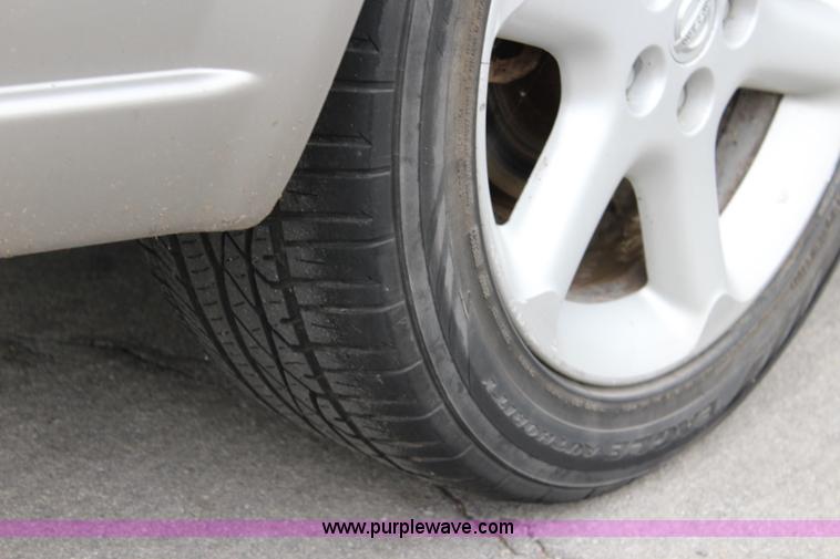 image for item L2471 2002 Nissan Maxima SE