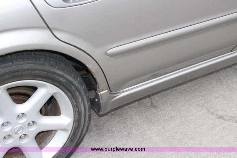 image for item L2471 2002 Nissan Maxima SE