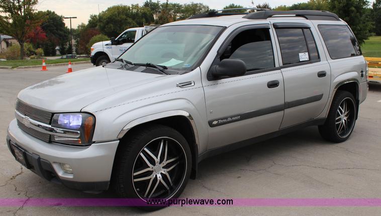image for item L2472 2004 Chevrolet TrailBlazer EXT SUV