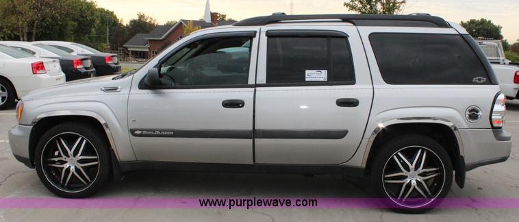 image for item L2472 2004 Chevrolet TrailBlazer EXT SUV