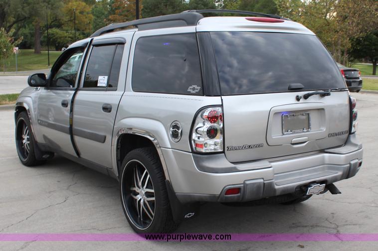 image for item L2472 2004 Chevrolet TrailBlazer EXT SUV