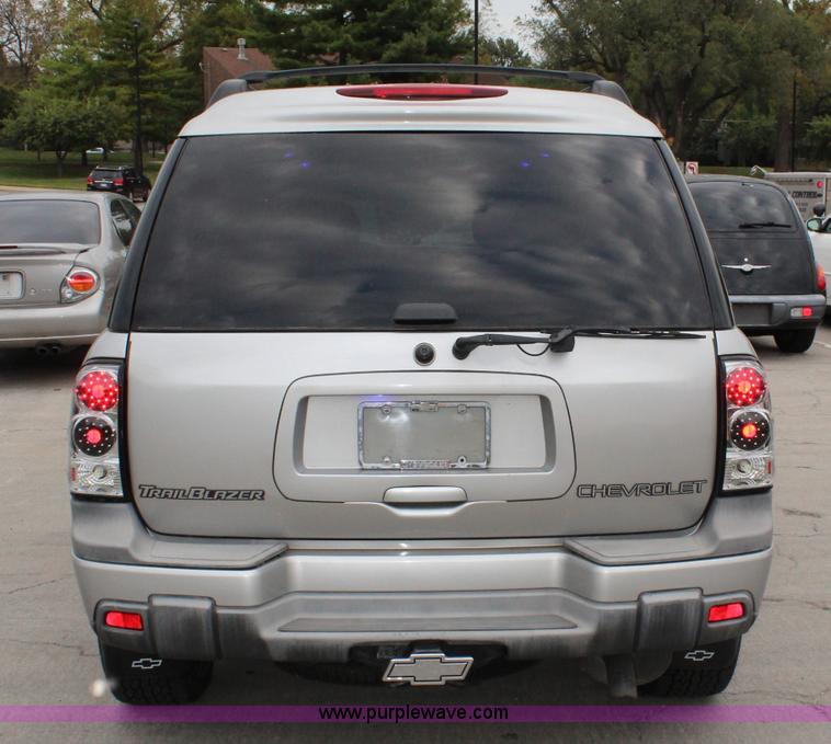 image for item L2472 2004 Chevrolet TrailBlazer EXT SUV