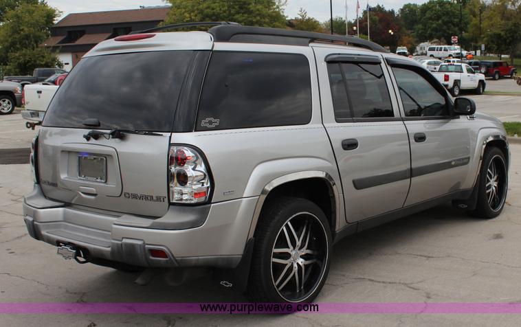 image for item L2472 2004 Chevrolet TrailBlazer EXT SUV