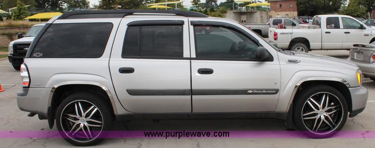 image for item L2472 2004 Chevrolet TrailBlazer EXT SUV