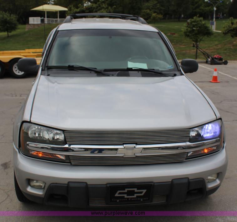 image for item L2472 2004 Chevrolet TrailBlazer EXT SUV