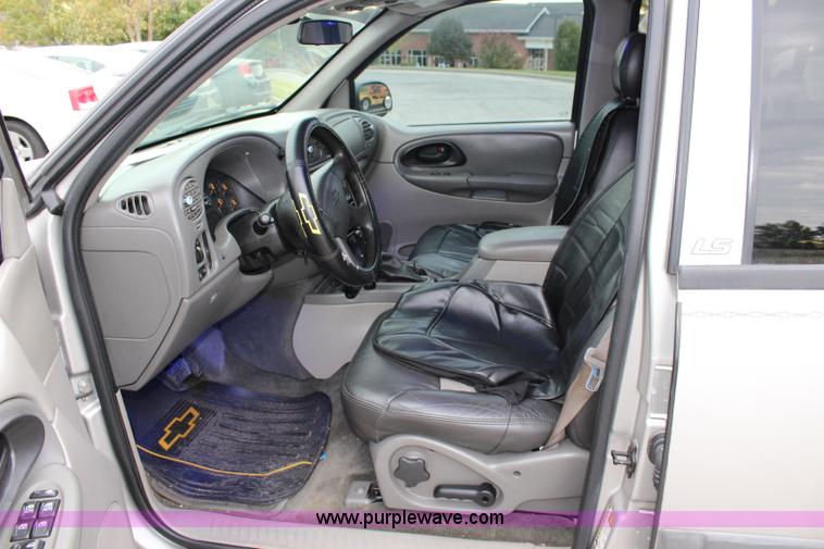 image for item L2472 2004 Chevrolet TrailBlazer EXT SUV