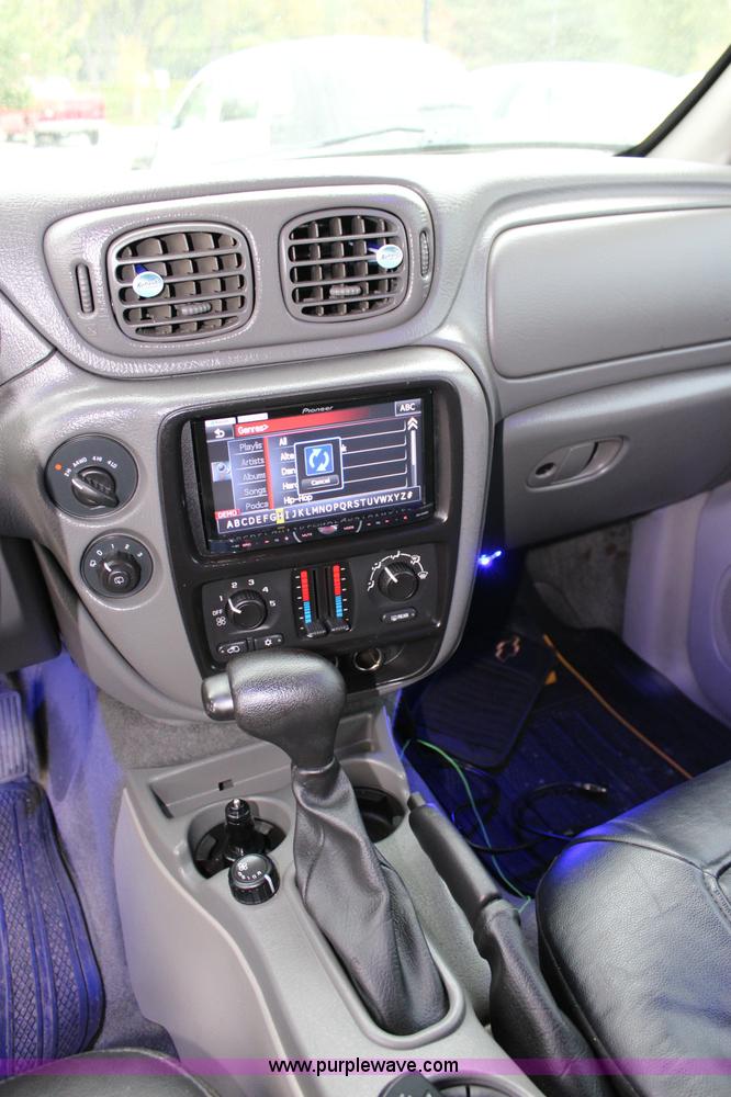 image for item L2472 2004 Chevrolet TrailBlazer EXT SUV