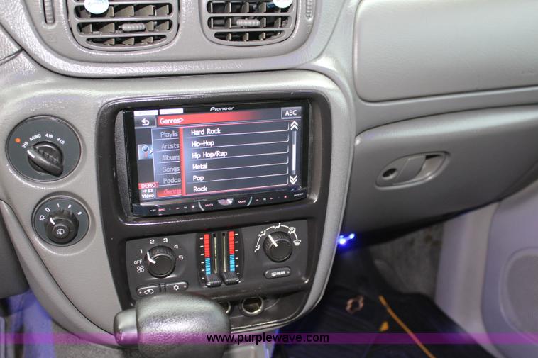 image for item L2472 2004 Chevrolet TrailBlazer EXT SUV