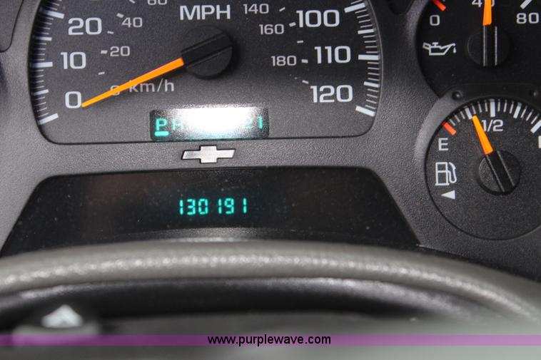 image for item L2472 2004 Chevrolet TrailBlazer EXT SUV