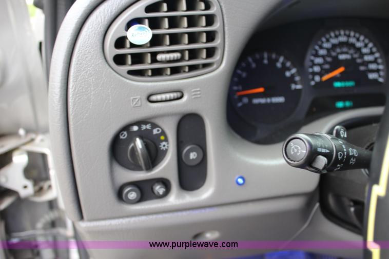 image for item L2472 2004 Chevrolet TrailBlazer EXT SUV