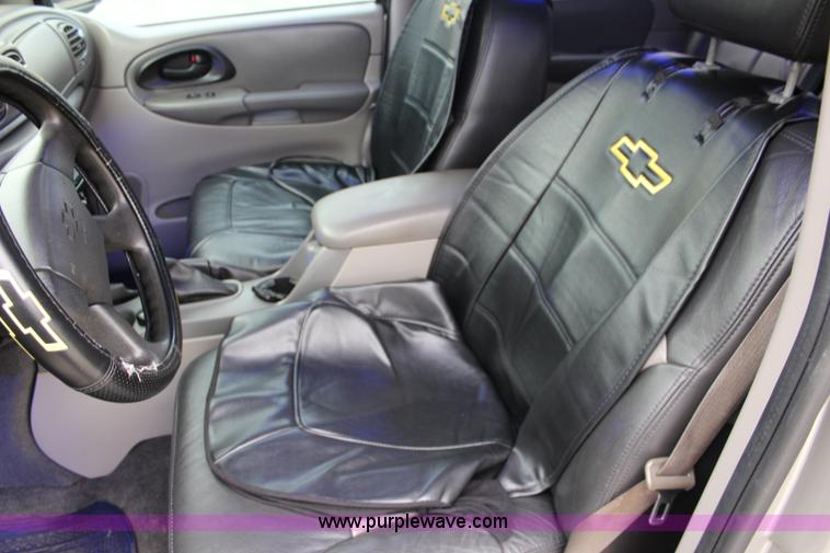 image for item L2472 2004 Chevrolet TrailBlazer EXT SUV