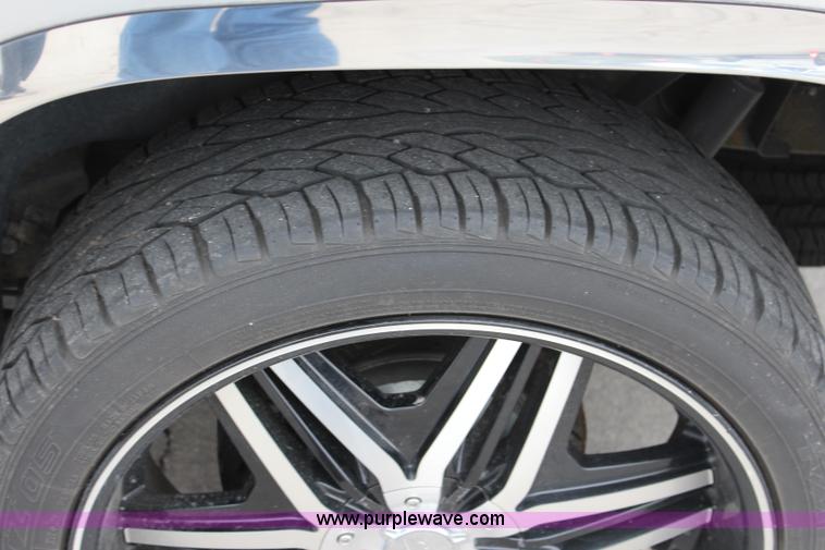 image for item L2472 2004 Chevrolet TrailBlazer EXT SUV