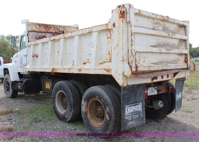 image for item L2473 1987 Ford L8000 dump truck