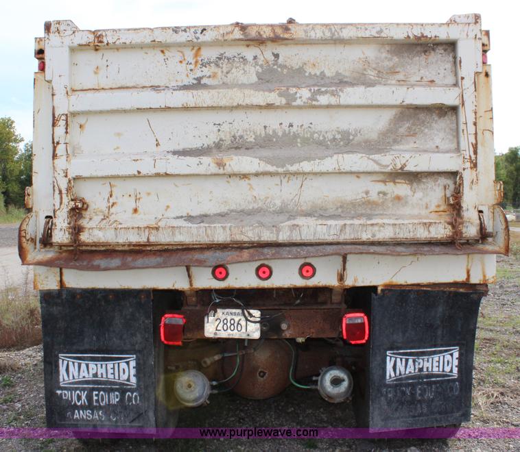 image for item L2473 1987 Ford L8000 dump truck