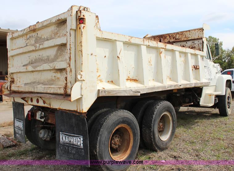 image for item L2473 1987 Ford L8000 dump truck