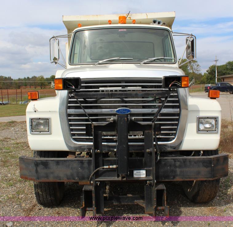 image for item L2473 1987 Ford L8000 dump truck