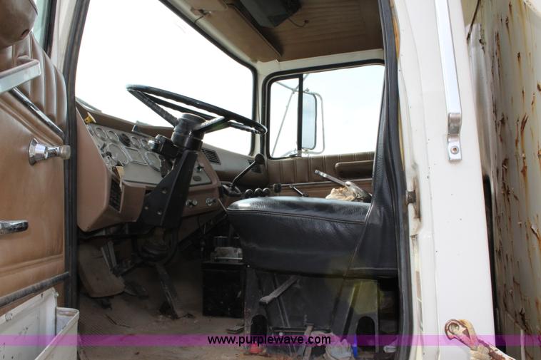 image for item L2473 1987 Ford L8000 dump truck