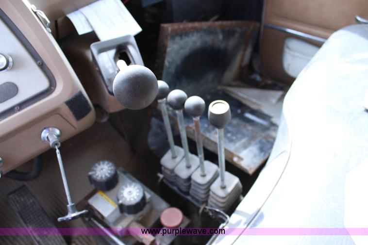 image for item L2473 1987 Ford L8000 dump truck