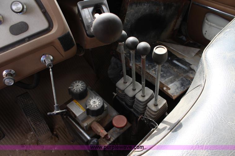 image for item L2473 1987 Ford L8000 dump truck