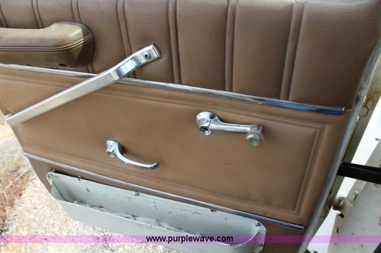 image for item L2473 1987 Ford L8000 dump truck