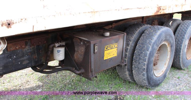 image for item L2473 1987 Ford L8000 dump truck