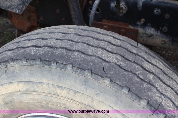 image for item L2473 1987 Ford L8000 dump truck