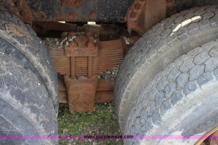 image for item L2473 1987 Ford L8000 dump truck