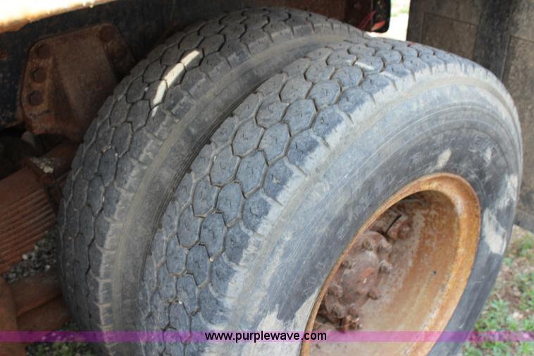 image for item L2473 1987 Ford L8000 dump truck