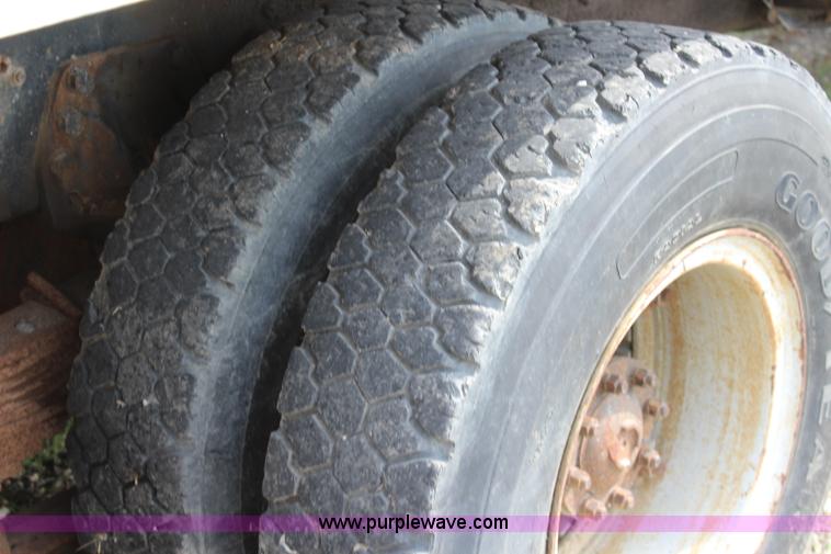 image for item L2473 1987 Ford L8000 dump truck