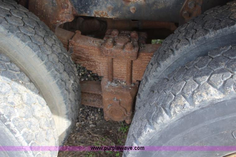 image for item L2473 1987 Ford L8000 dump truck