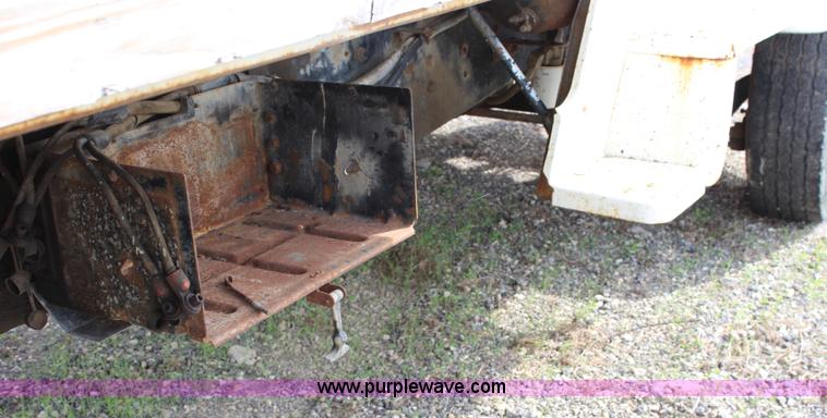 image for item L2473 1987 Ford L8000 dump truck