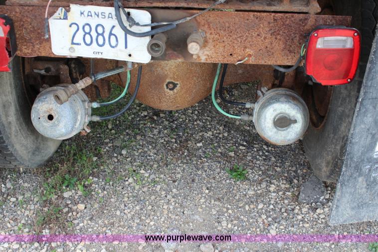 image for item L2473 1987 Ford L8000 dump truck