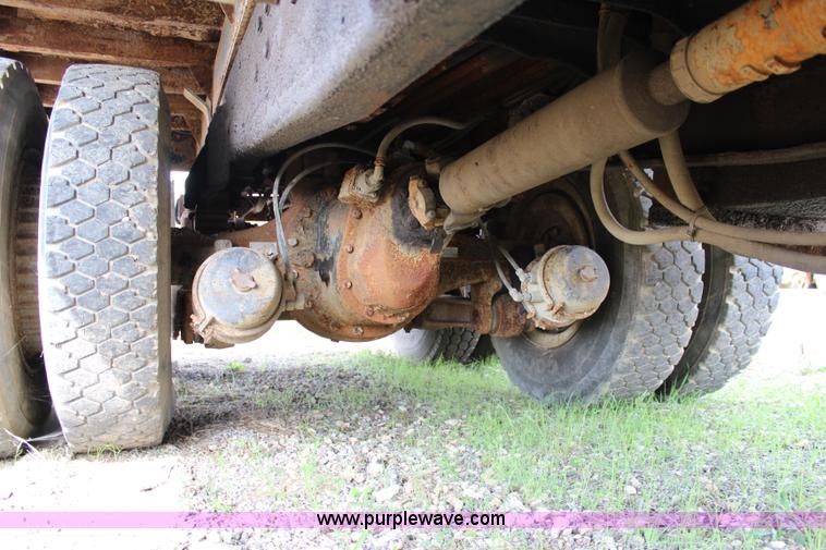 image for item L2473 1987 Ford L8000 dump truck