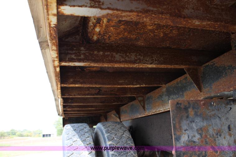 image for item L2473 1987 Ford L8000 dump truck