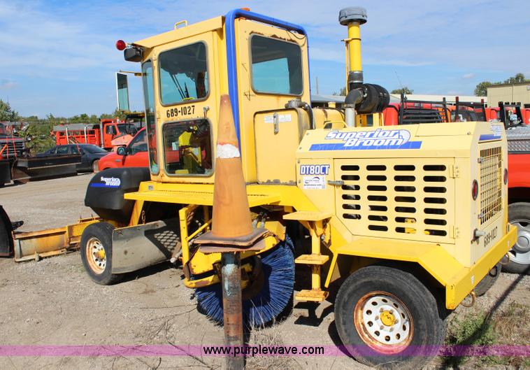 image for item L2479 2007 Superior DT80CT self propelled broom
