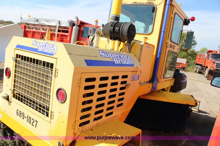 image for item L2479 2007 Superior DT80CT self propelled broom