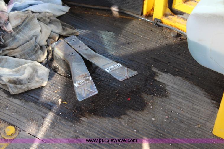 image for item L2479 2007 Superior DT80CT self propelled broom