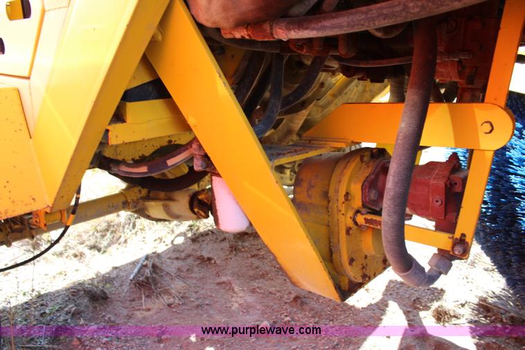 image for item L2479 2007 Superior DT80CT self propelled broom