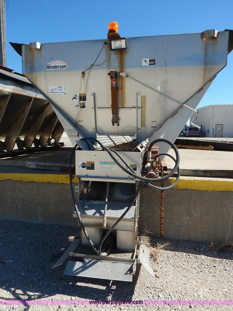 Henderson stainless steel Vbox spreader in Ottawa, KS Item L3502