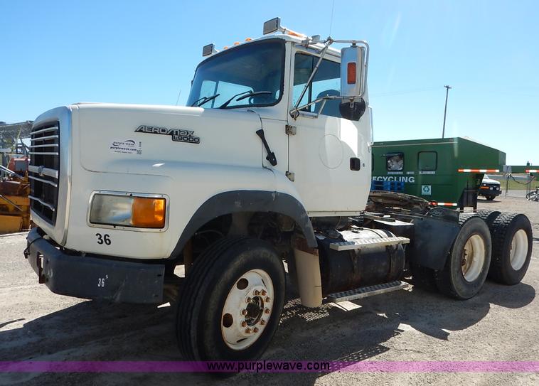image for item L3506 1996 Ford LTA9000 AeroMax 106 semi truck