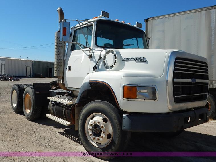 image for item L3506 1996 Ford LTA9000 AeroMax 106 semi truck