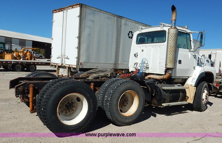 image for item L3506 1996 Ford LTA9000 AeroMax 106 semi truck