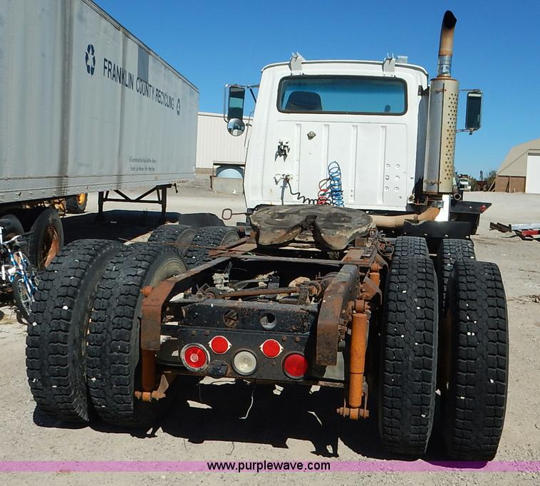 image for item L3506 1996 Ford LTA9000 AeroMax 106 semi truck