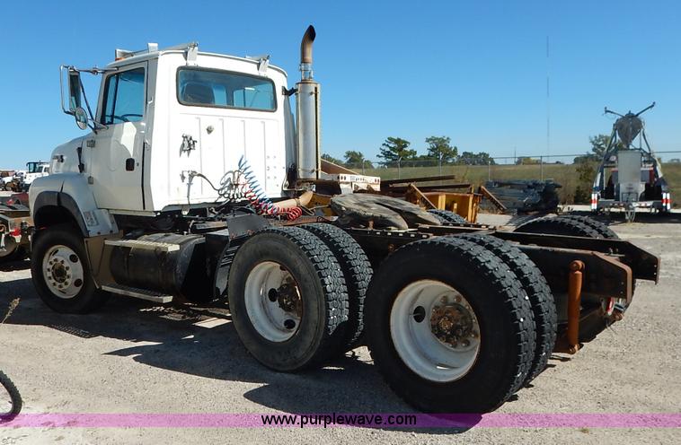 image for item L3506 1996 Ford LTA9000 AeroMax 106 semi truck
