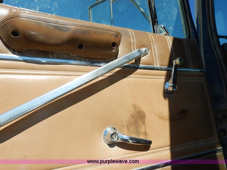 image for item L3506 1996 Ford LTA9000 AeroMax 106 semi truck