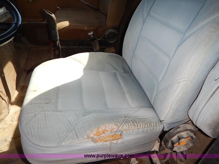 image for item L3506 1996 Ford LTA9000 AeroMax 106 semi truck