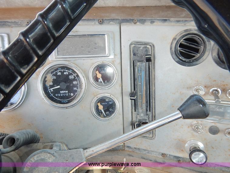 image for item L3506 1996 Ford LTA9000 AeroMax 106 semi truck