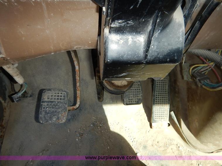 image for item L3506 1996 Ford LTA9000 AeroMax 106 semi truck