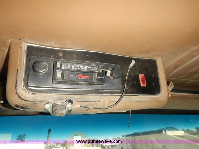 image for item L3506 1996 Ford LTA9000 AeroMax 106 semi truck