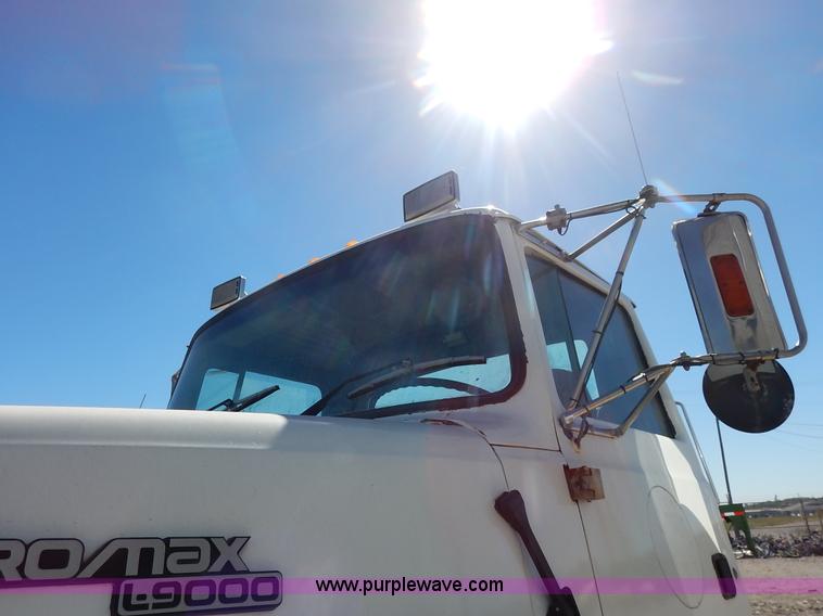 image for item L3506 1996 Ford LTA9000 AeroMax 106 semi truck